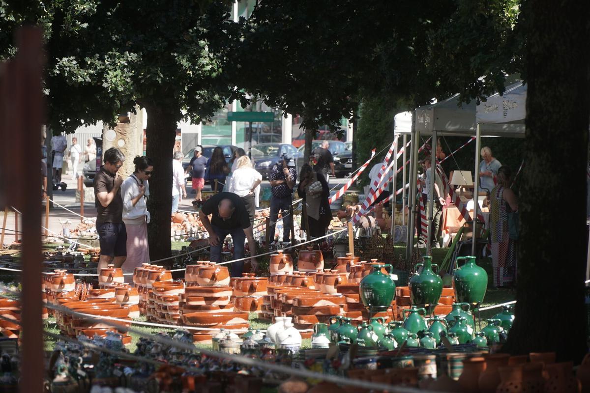 Oleiros celebra una nueva edición de su feria de alfarería