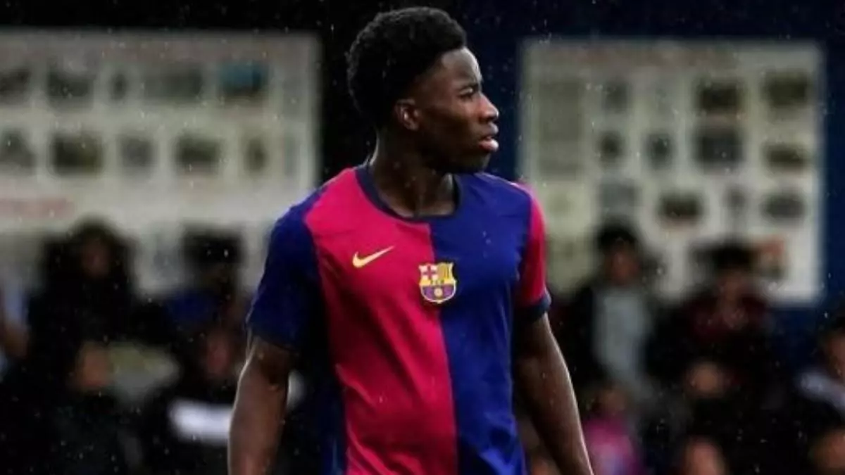 Ebrima debuta con el Juvenil B y sobresale en el 1x1 de la jornada en La Masia