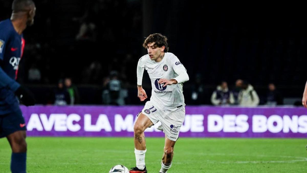 César Gelabert, en acción con el Toulouse en la Ligue 1
