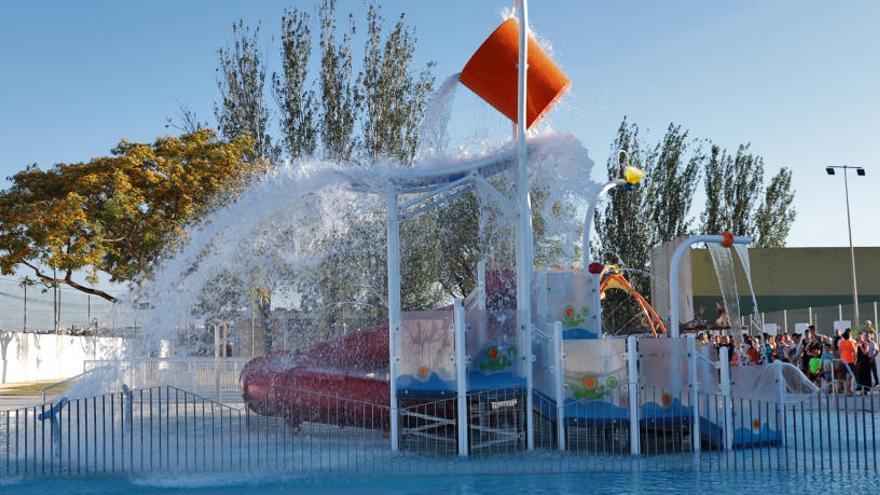 Paterna abrirá hasta media noche la piscina de verano los últimos viernes de mes