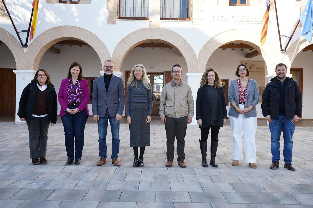 Los nuevos técnicos del Ayuntamiento de Santa Eulària (Josep Costa es el primer hombre por la izquierda)