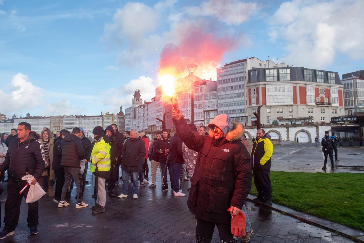 Concentración de pescadores en O Parrote en protesta por el nuevo Reglamento de Control de la Unión Europea