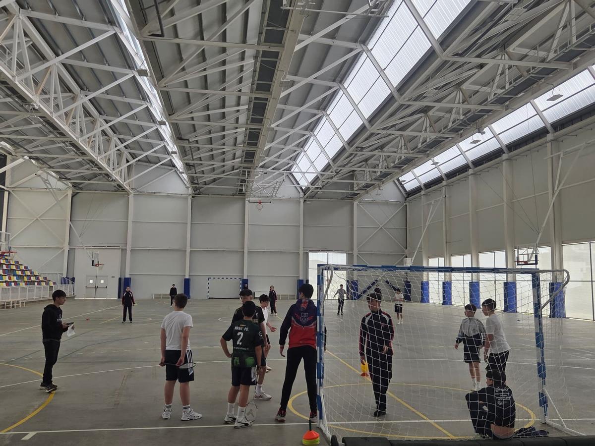 El complejo deportivo El Maulí ha acogido este viernes la primera de las dos jornadas programadas dentro del III Encuentro Deportivo Intercentros,