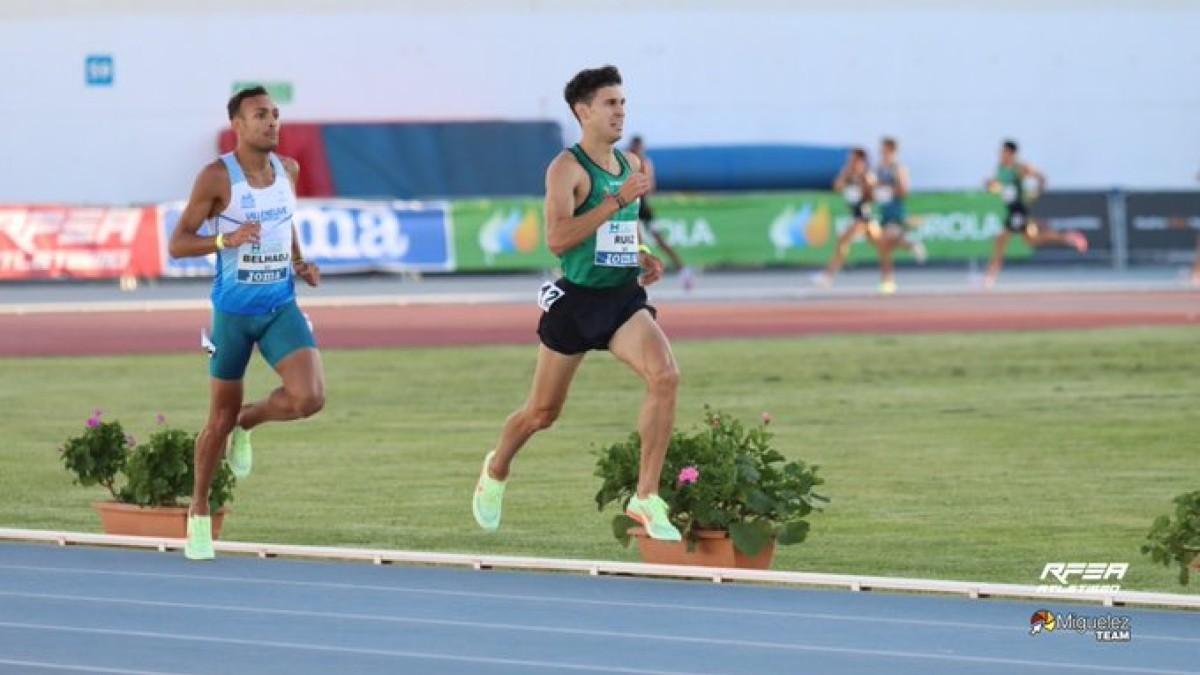 Víctor Ruiz logra la mínima mundial y europa de 3.000 obstáculos en Huelva