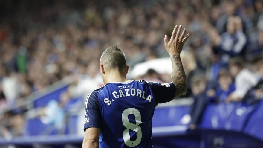 Santi Cazorla saluda al Carlos Tartiere.