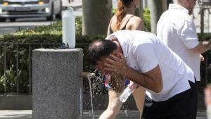 Espanya viu una nit infernal amb mínimes de fins a 30 graus i es prepara per a un dia de calor extrema amb màximes de més de 42 graus
