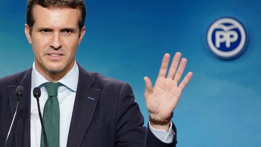 Casado rechaza dimitir y asegura que nadie le regaló el máster