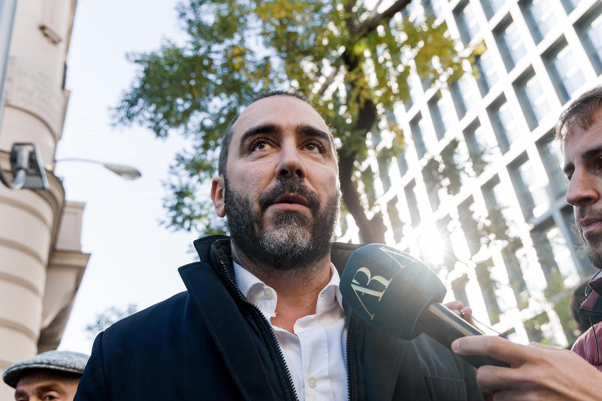 El empresario Víctor de Aldama a su salida del interrogatorio del juez instructor del 'caso Koldo', en la Audiencia Nacional.