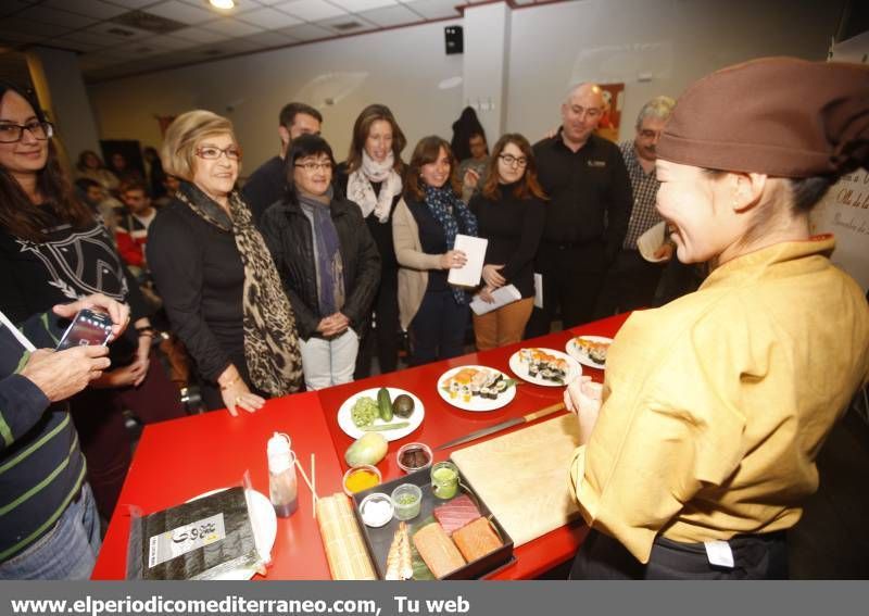 GALERÍA DE FOTOS -- La reconocida cocinera japonesa Taka Sasaki triunfa con su taller de cocina en Vila-real