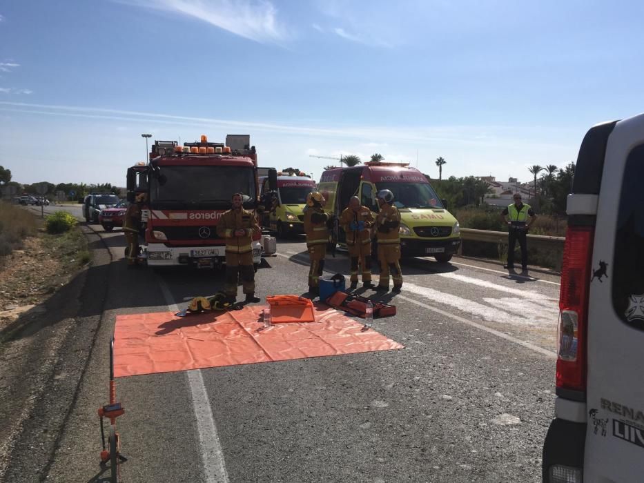 Rescatan a dos personas tras un accidente en Mil Palmeras