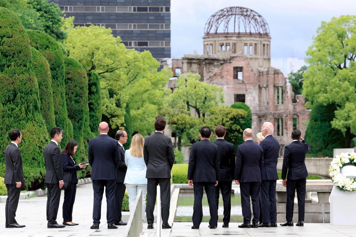 Los líderes del G7 visitan el Memorial Park para las víctimas de la bomba atómica en Hiroshima, entre protestas