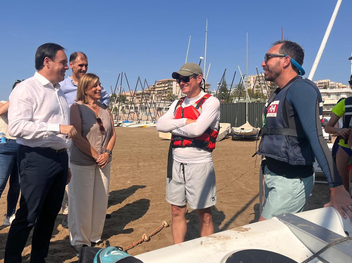 Galeria: Pérez Llorca visita la Escola de la Mar de Benicàssim y destaca la apuesta por el ocio educativo este verano