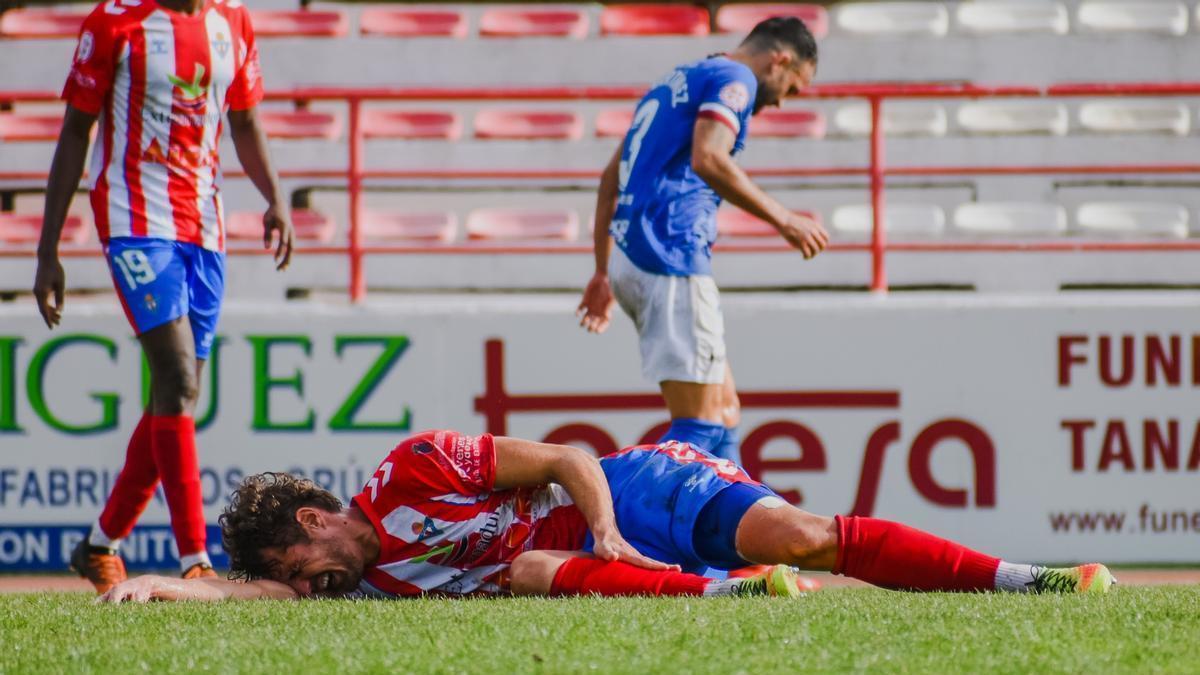 Santana, tendido en el suelo tras recibir un golpe.