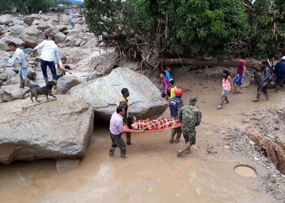 Más de 130 muertos en una avalancha de tierra en Colombia