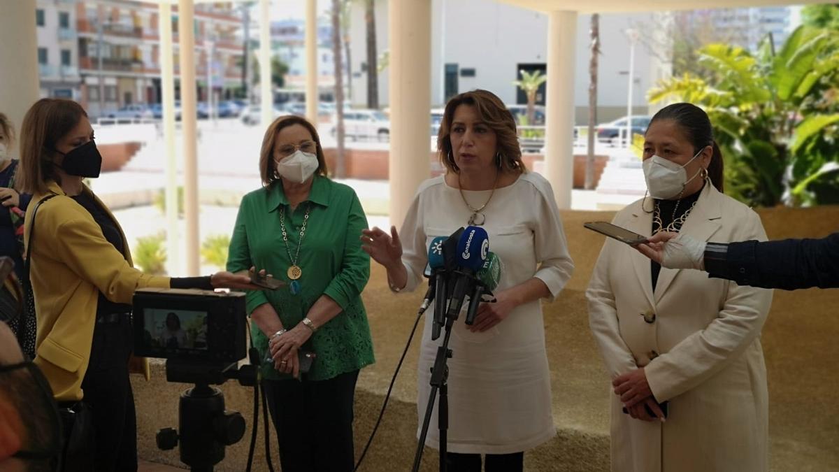 La secretaria general del PSOE-A, Susana Díaz, en Punta Umbría.