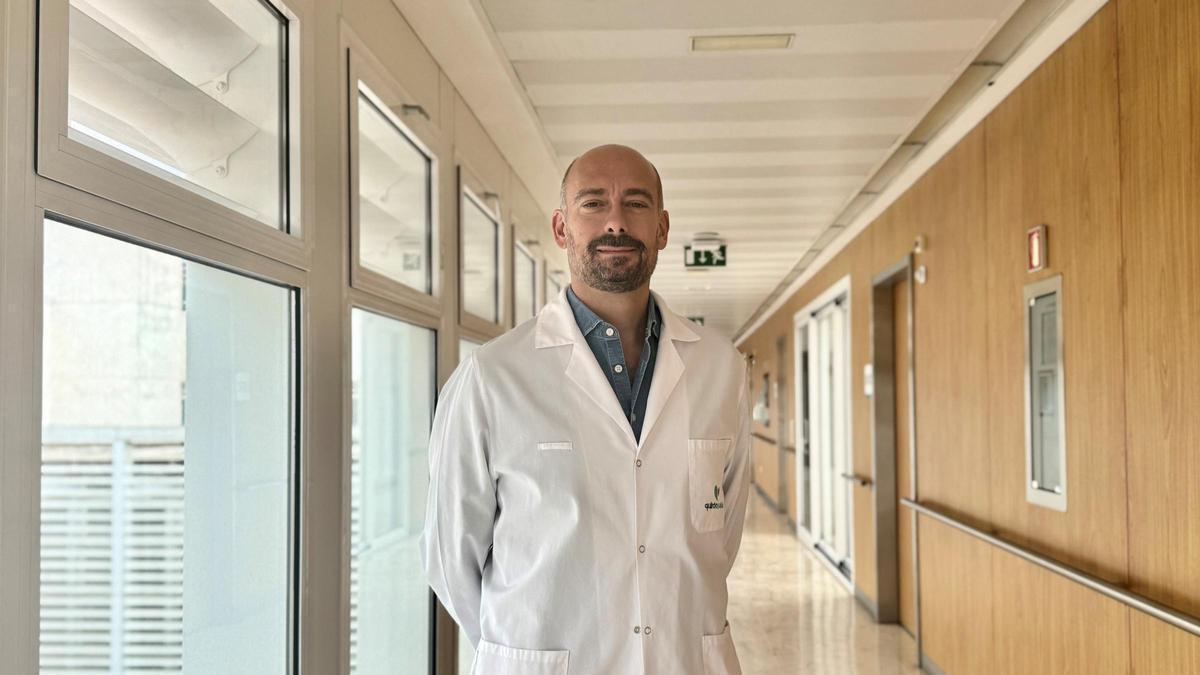 El doctor Francisco Javier Romero Vázquez, jefe de servicio en aparato digestivo del Hospital Quirónsalud Infanta Luisa