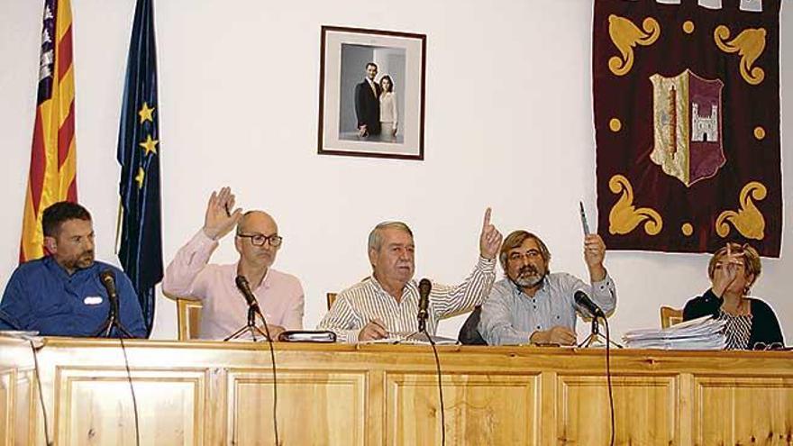 Imagen del pleno celebrado en el ayuntamiento de Consell.