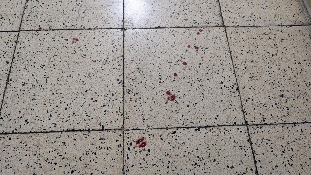 Manchas de sangre en el lugar de los hechos