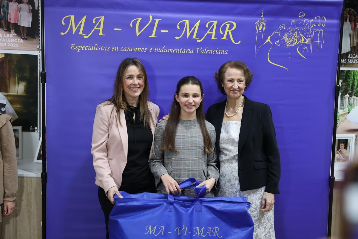 Mavimar entrega los cancanes del traje Siglo XVIII