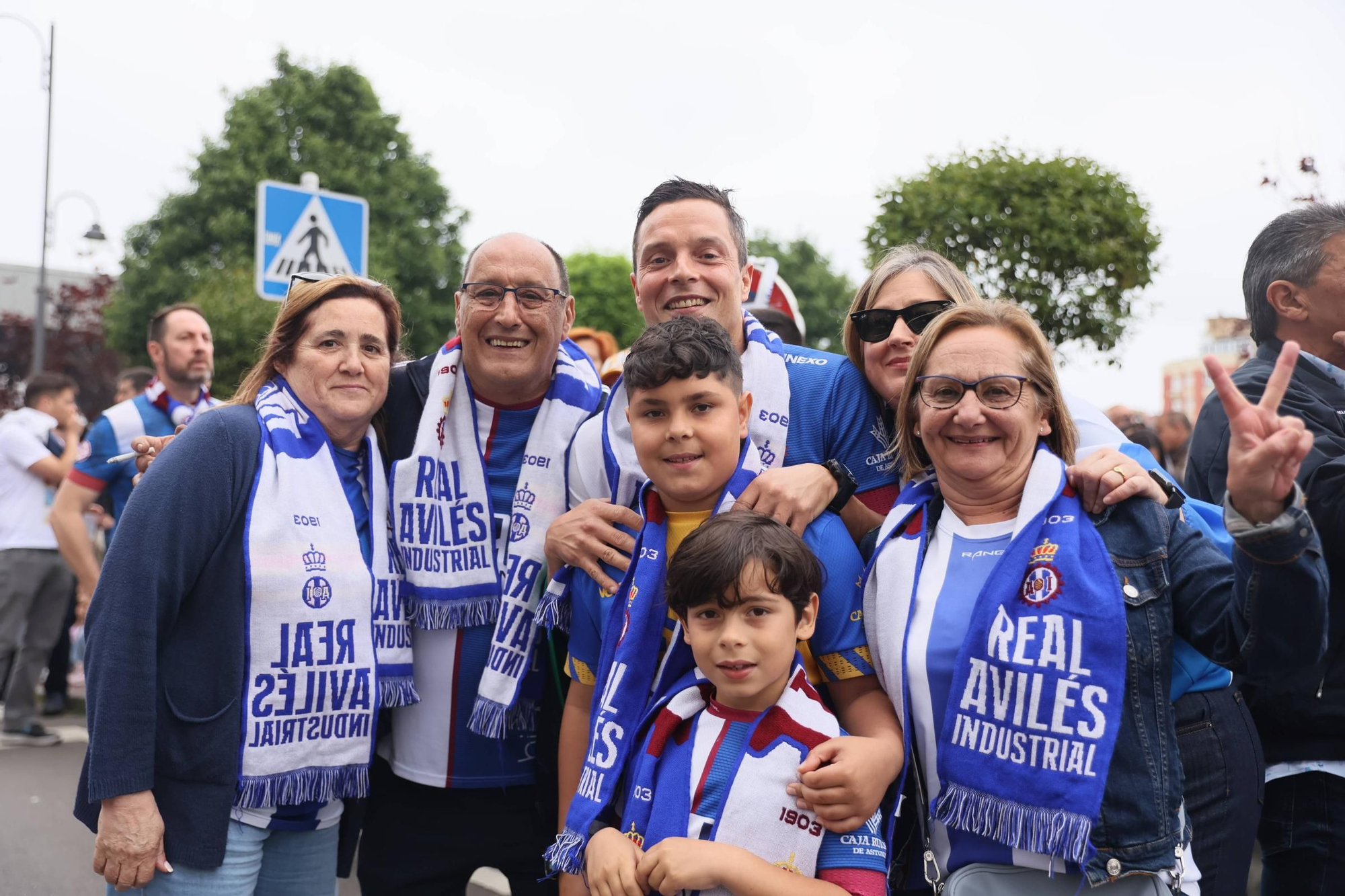 EN IMÁGENES: Avilés se tiñe de blanquiazul para la final por el ascenso ante el Rayo Majadahonda