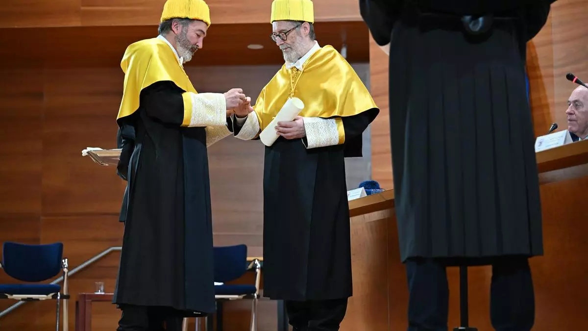 La UMH reivindica más financiación para investigar en la investidura de Luis Puelles como Doctor Honoris Causa