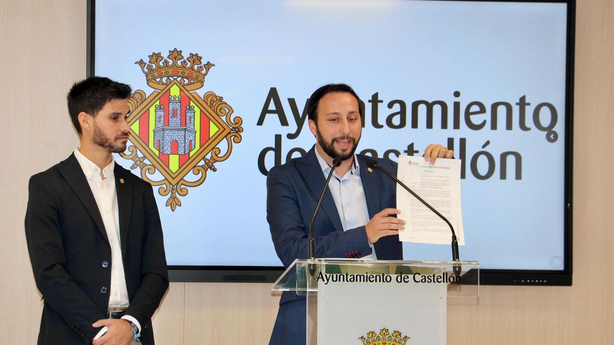 El edil de Movilidad, Cristian Ramírez, y el de Urbanismo, Sergio Toledo, este lunes en rueda de prensa.