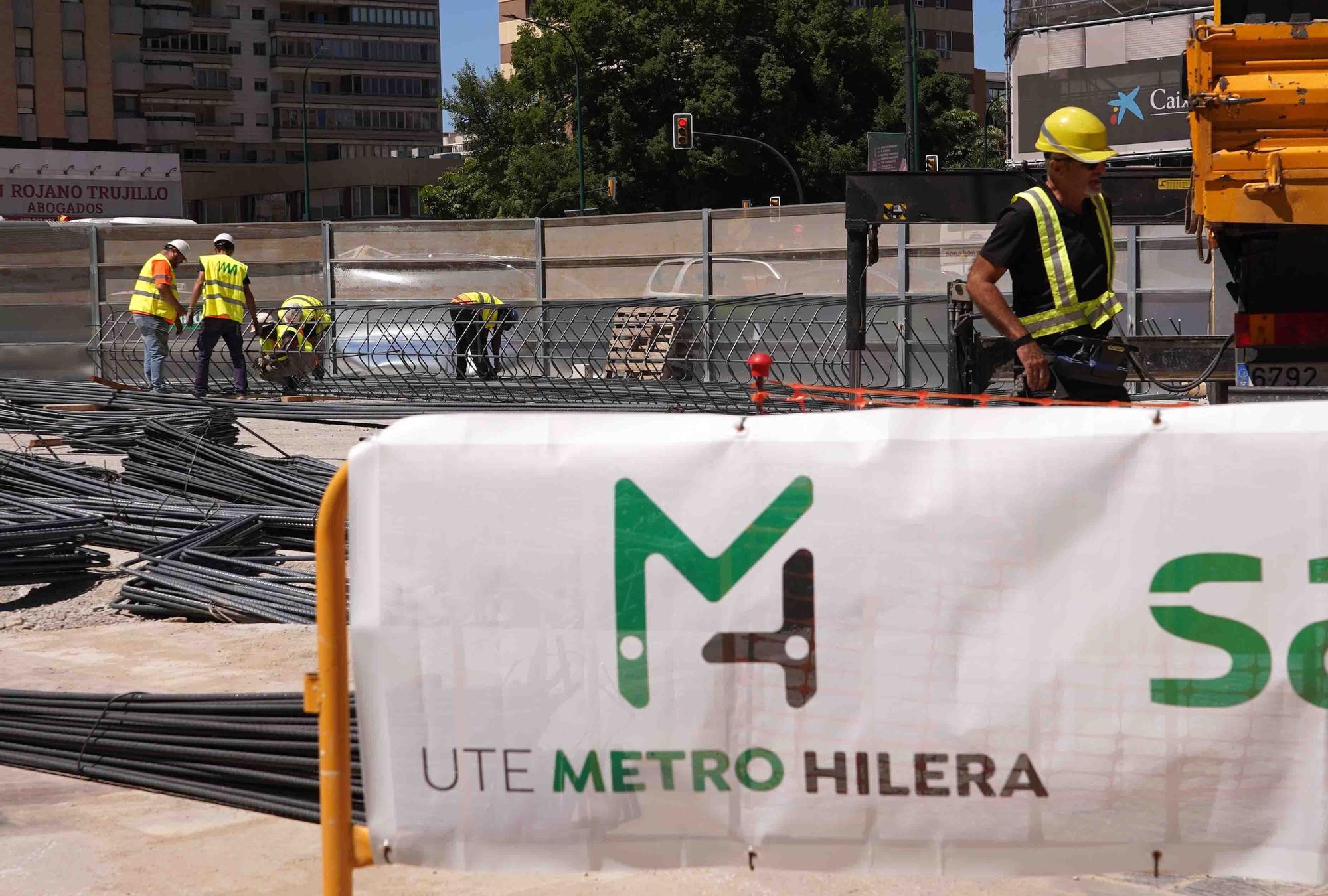 La consejera de Fomento de la Junta, Rocío Díaz, visita las obras del prolongación de la Línea 2 del metro de Málaga.
