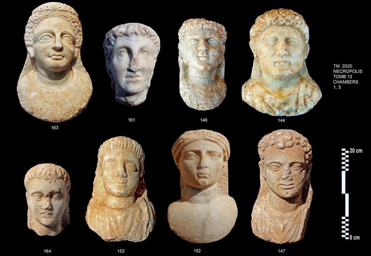 Máscaras mortuorias de la época griega y romana, halladas en el templo de Taposiris Magna, al oeste de Alejandría, en Egipto.