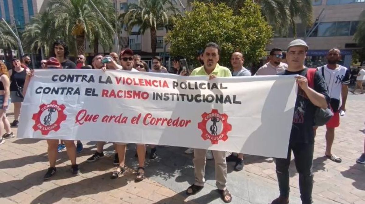Vecinos de Torrejón de Ardoz protestan en contra de la muerte de un hombre tras ser estrangulado por un policía