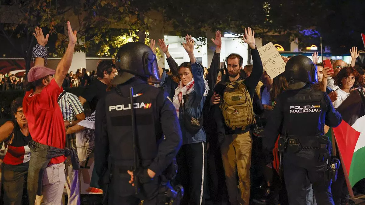 Cinco detenidos, una herida y cargas en la manifestación de València contra Israel