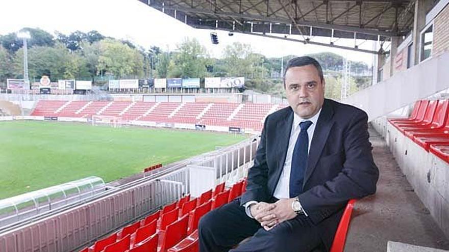 El president del Girona, Josep Gusó, fotografiat ahir al migdia a la llotja de l&#039;estadi de Montilivi.