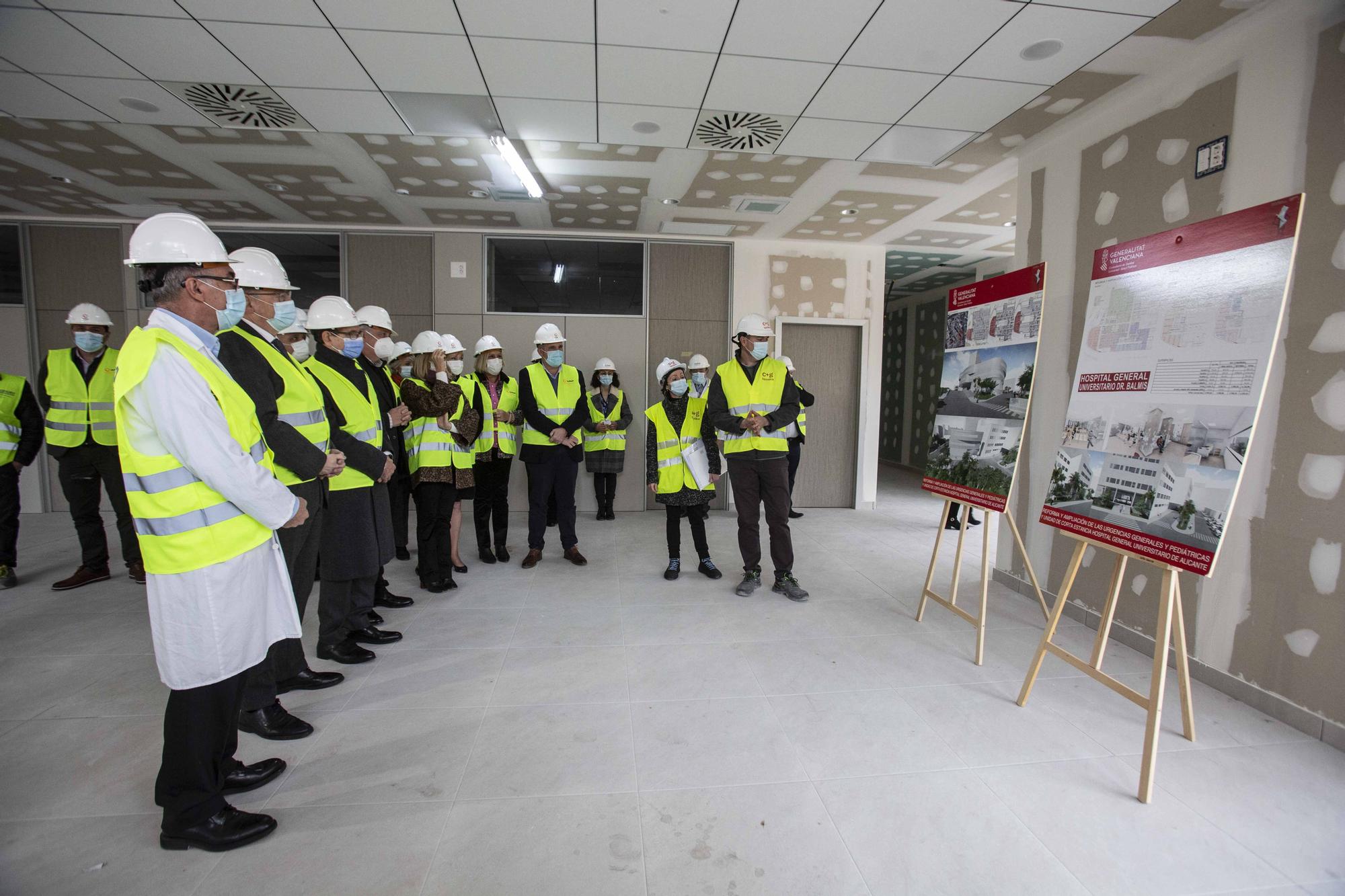 Visita de Puig a la ampliación de urgencias del Hospital de Alicante