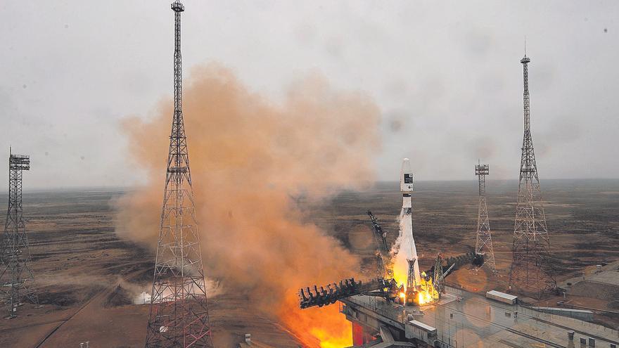 No es la primera vez que el mundo contiene la respiración por la caída descontrolada de un cohete espacial