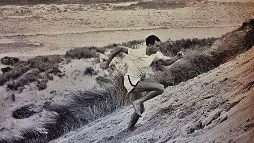 Elliott entrena en las dunas de Portsea.