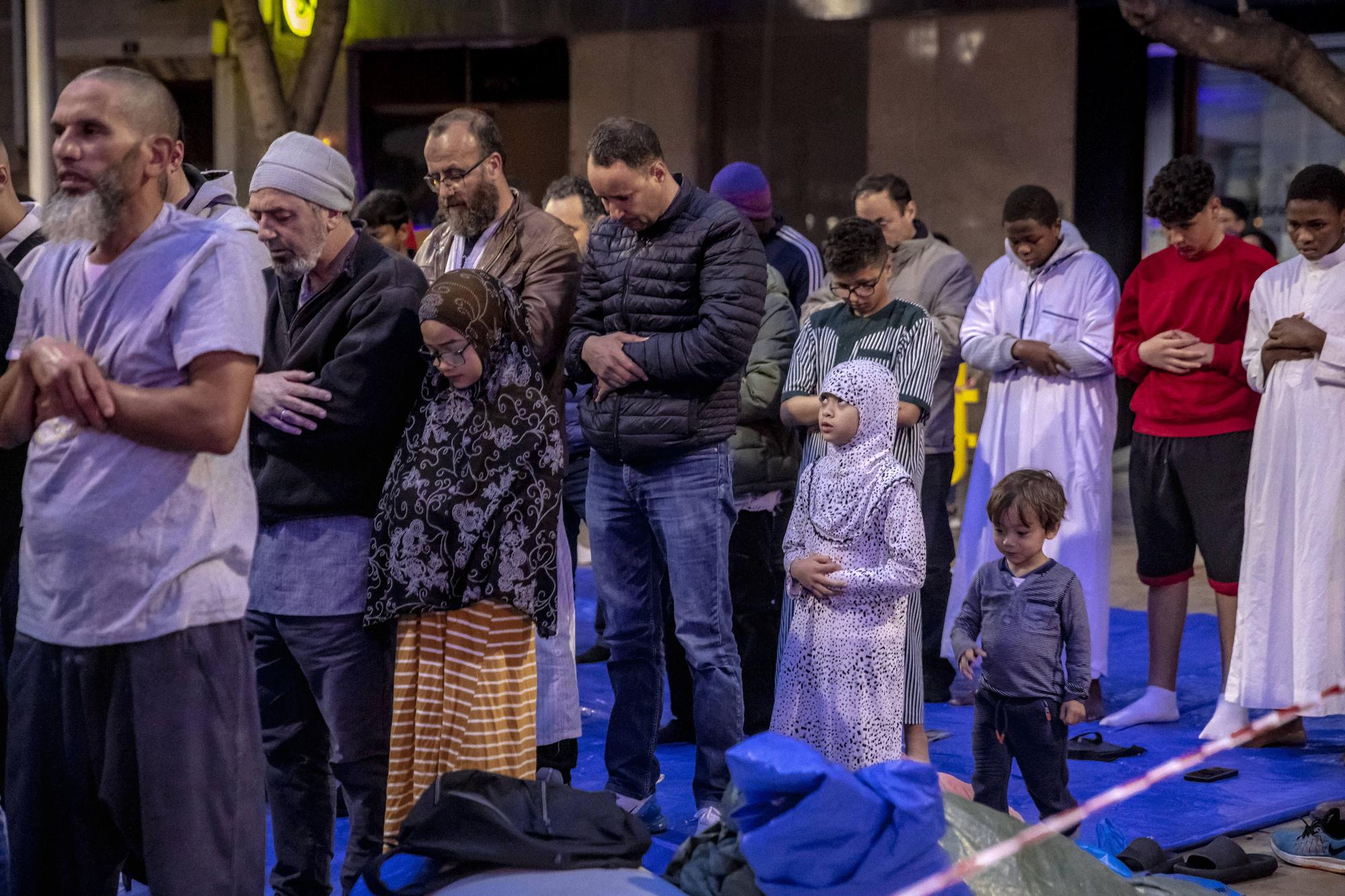 Los musulmanes de Mallorca celebran una cena multitudinaria en Palma