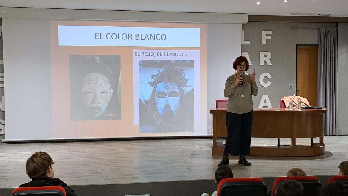 La aragonesa Ana Alcolea, durante la charla.