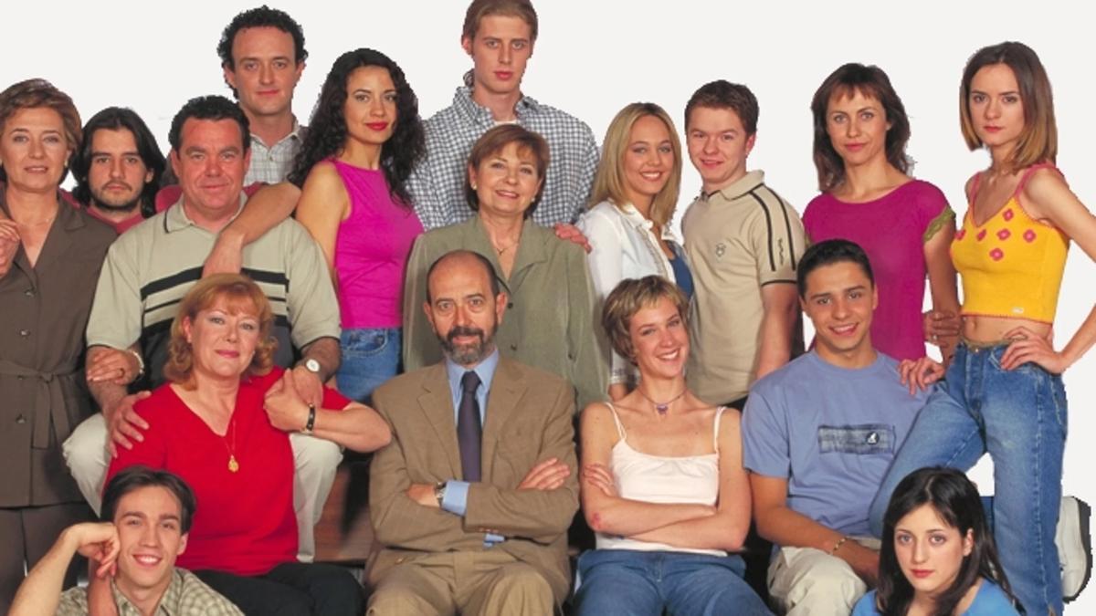 El reparto de 'Compañeros', una de las series españolas que marcó época