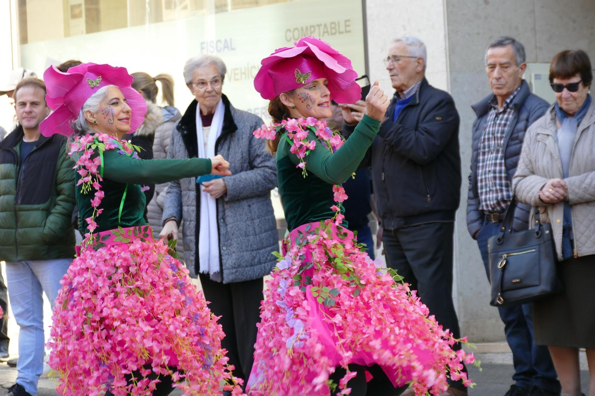 L'Escala s'acoloreix amb la rua de carnaval