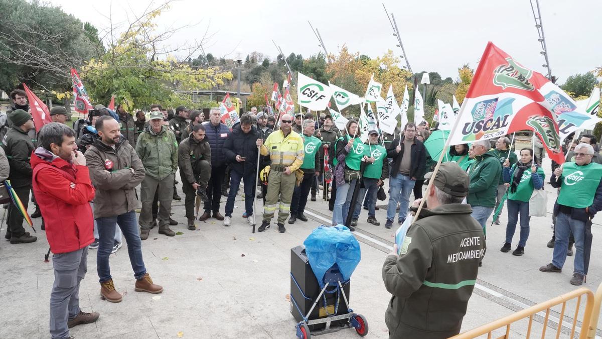 CC OO, CSIF, UGT y TISCYL-USCAL se concentrarán para exigir mejoras urgentes en el operativo de incendios, coincidiendo con la comparecencia en el pleno del Consejero de Medio Ambiente, Juan Carlos Suárez Quiñones.