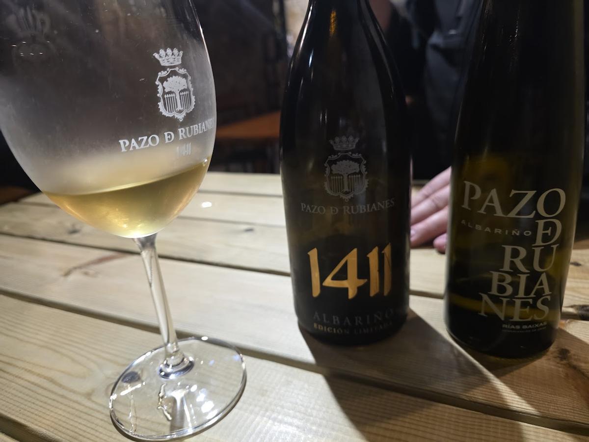 Dos de los vinos de la bodega Pazo de Rubianes.