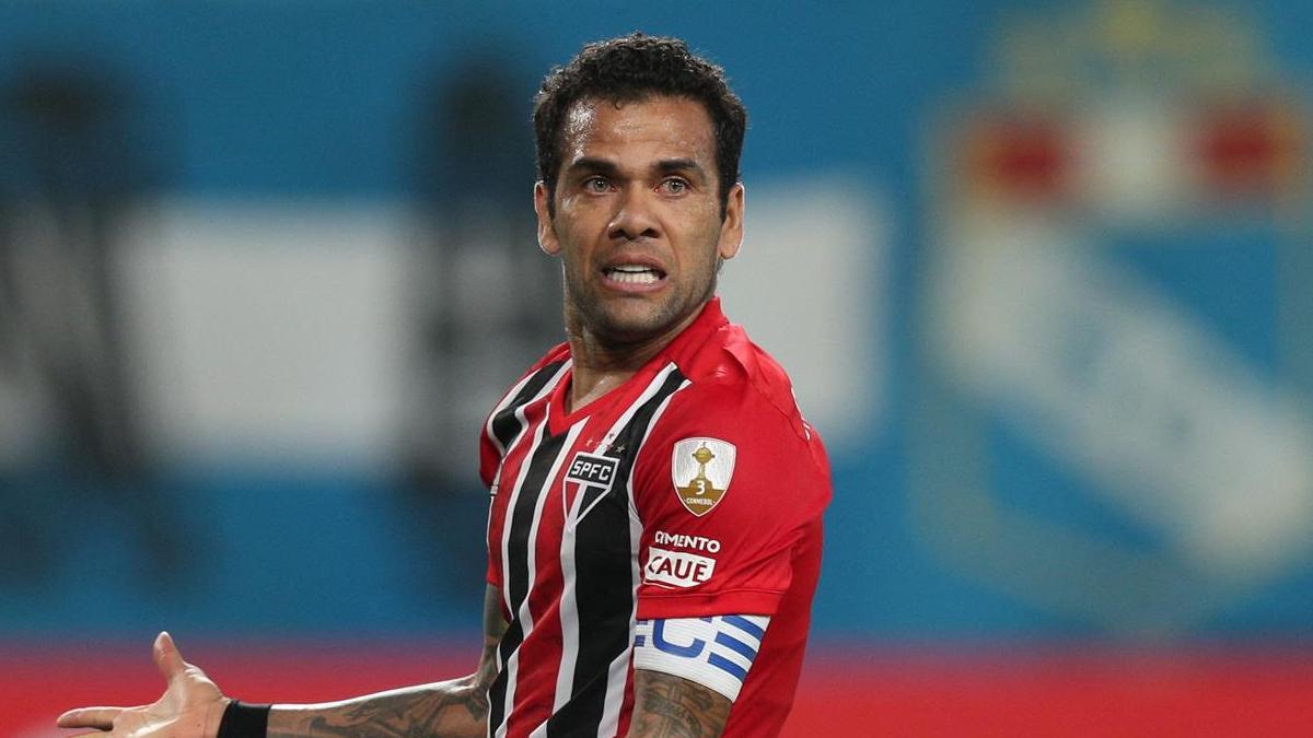 Dani Alves en un partido de Copa Libertadores con el Sao Paulo.