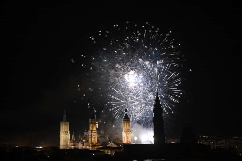 Los fuegos artificiales ponen un bonito broche final a las Fiestas del Pilar 2025