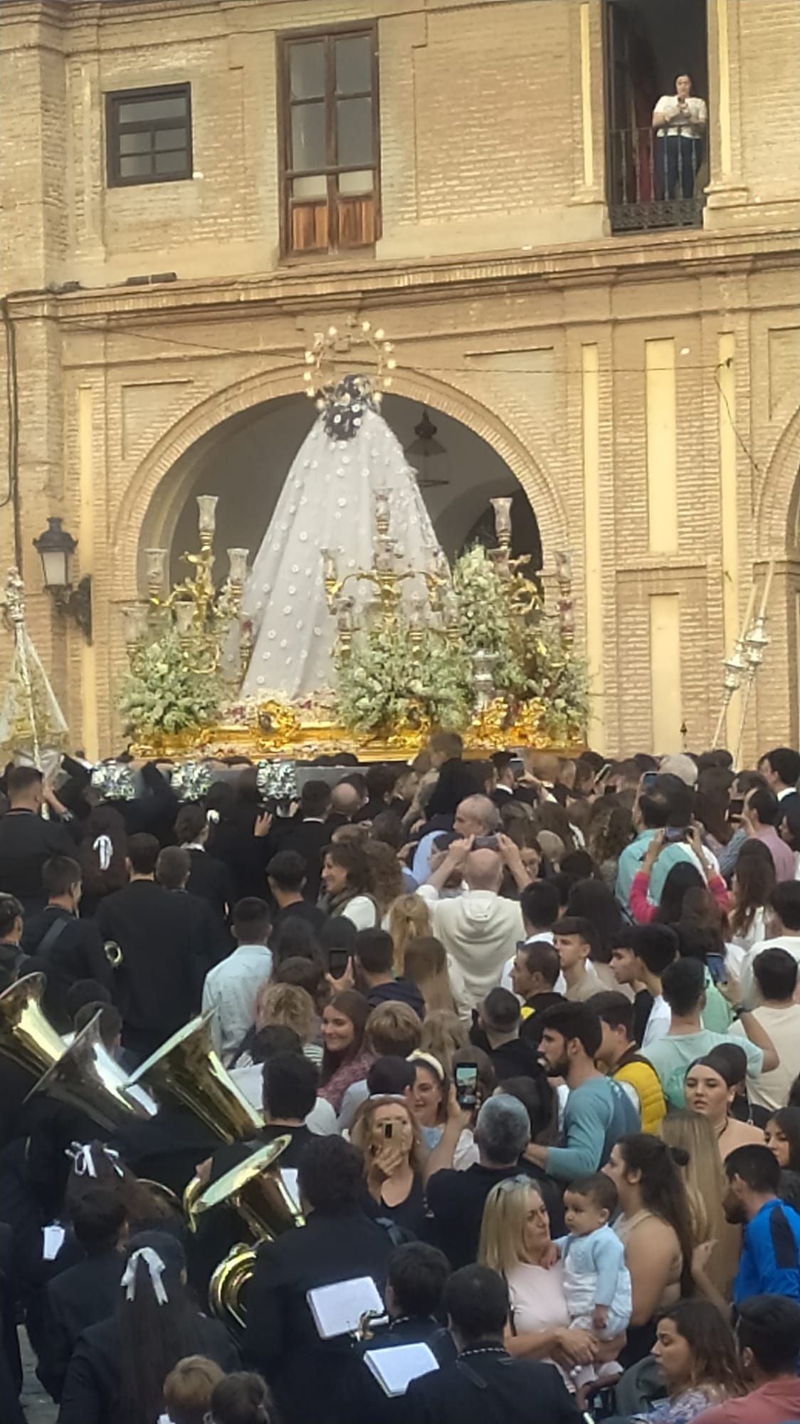 La procesión de la Virgen del Rocío por la Victoria y Lagunillas, en imágenes