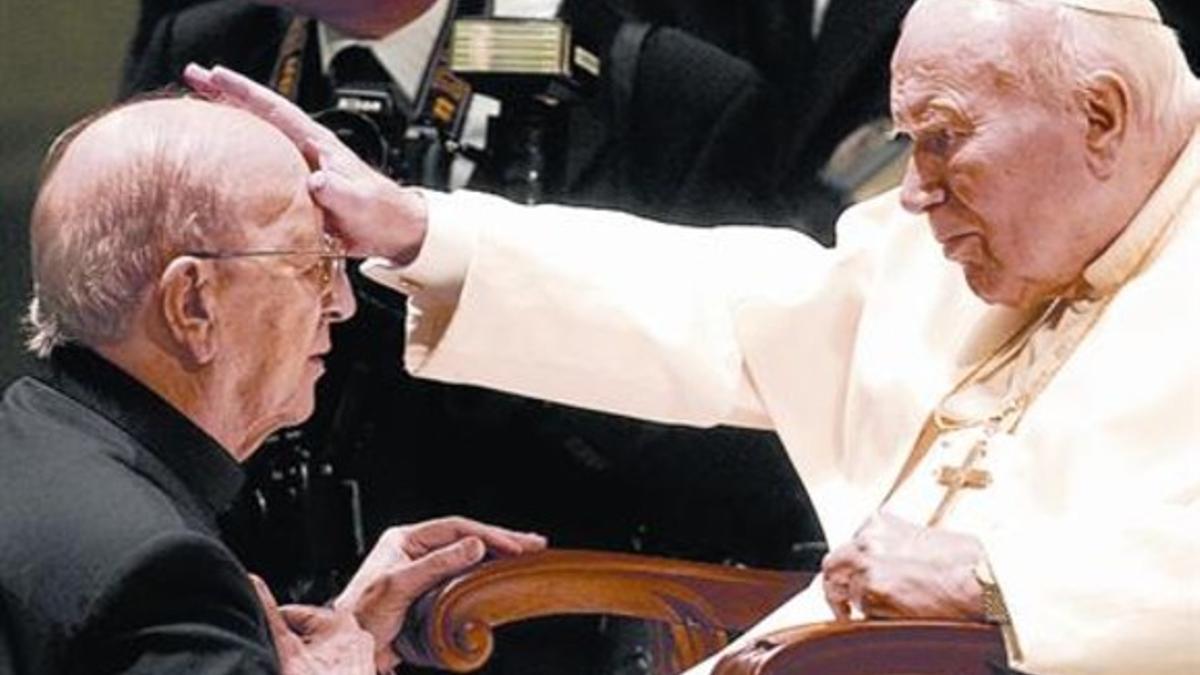 Bendición 8 Juan Pablo II y Marcial Maciel, en una imagen del 2004.