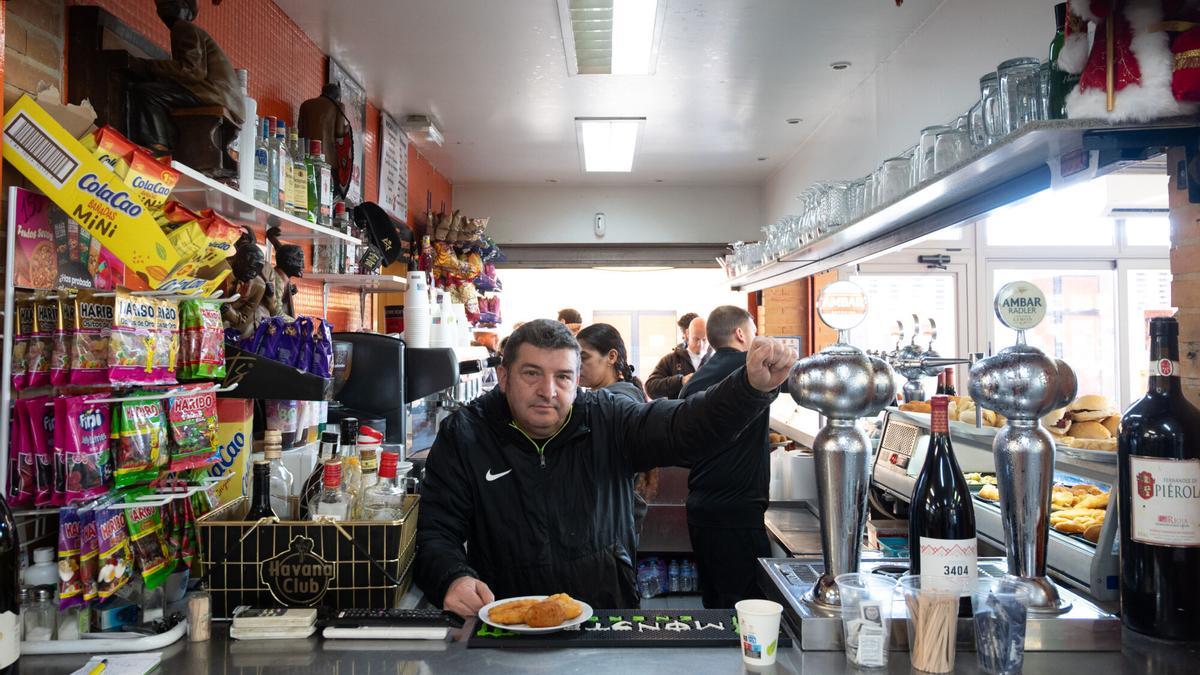 El bar del Santo Domingo Juventud, famoso por sus almuerzos y callos