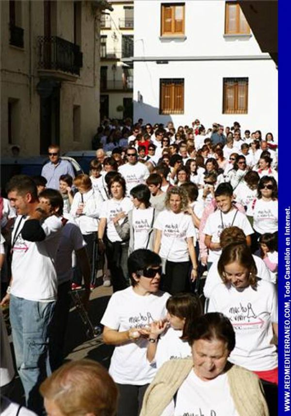 MULTITUDINARIA MARCHA SOLIDARIA CONTRA EL CÁNCER EN LA VILAVELLA