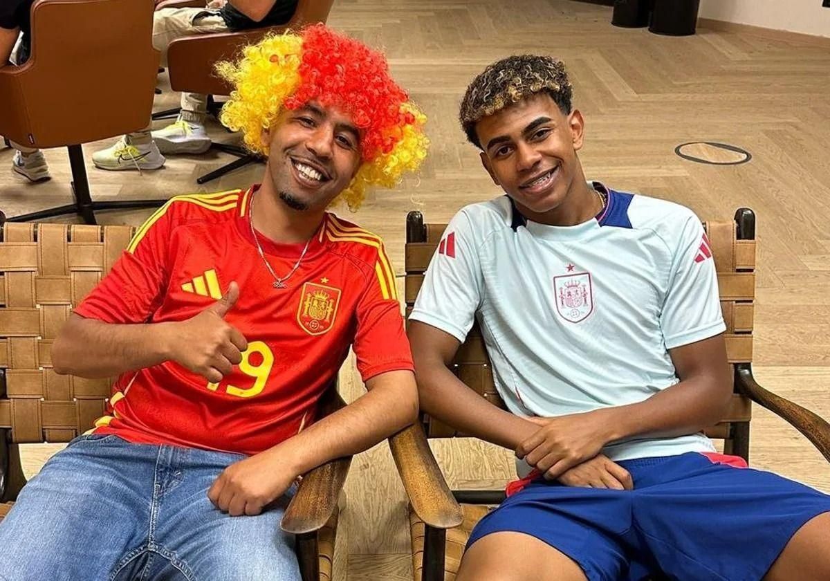 Lamine Yamal y su padre, Mounir Nasraoui, durante la pasada Eurocopa.