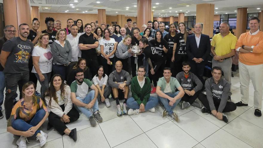 Las guerreras de oro del Hidramar presumen de copa de la Reina en LA PROVINCIA