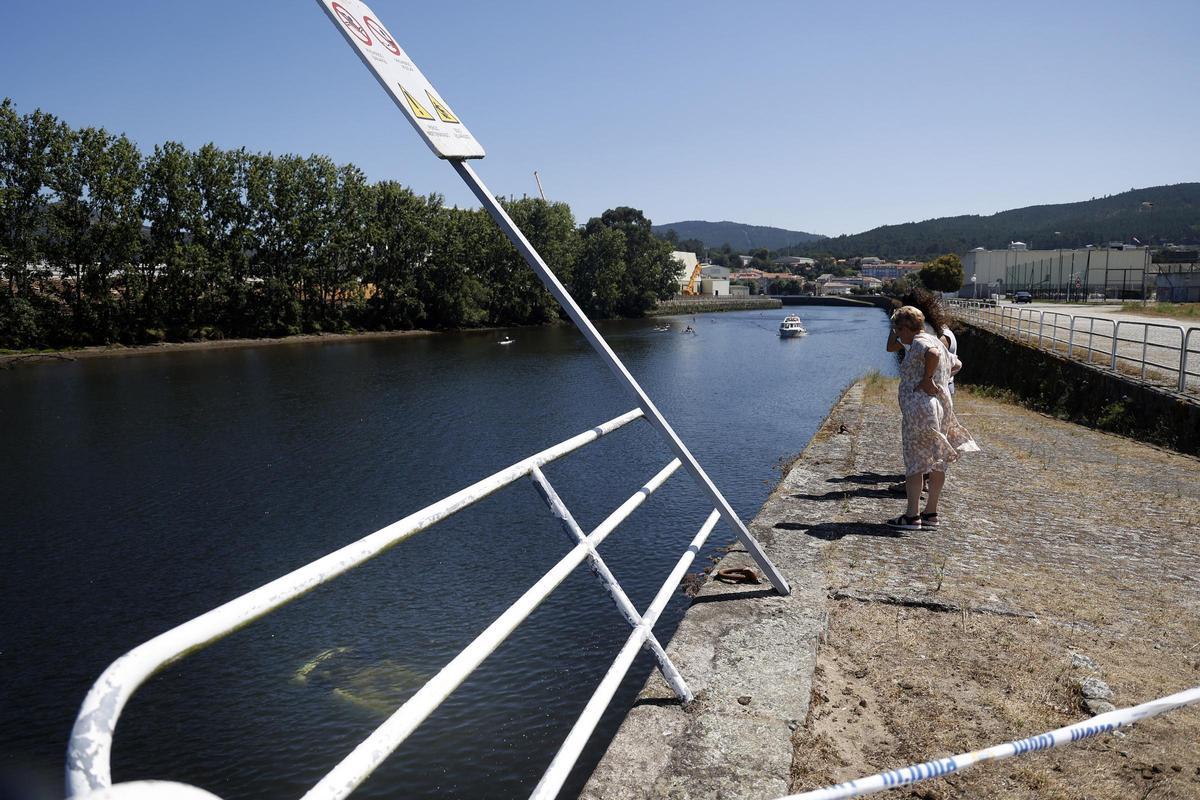 Pontecesures. Coche hundido en el río Ulla