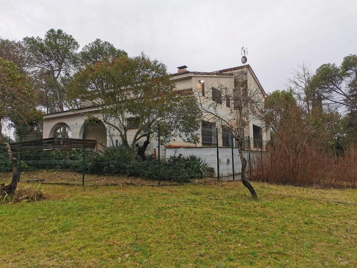 Una imatge de la nova tanca protectora que s'ha instal·lat a la finca